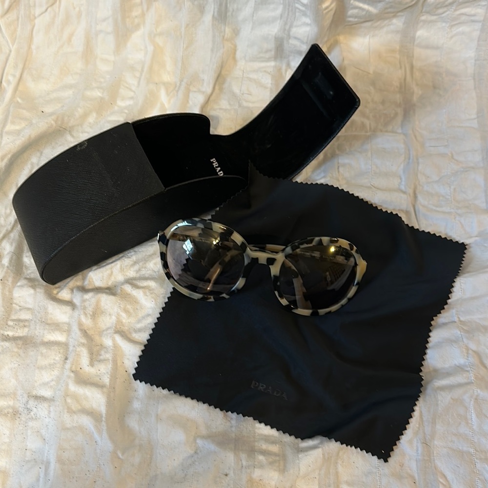 PRADA HERITAGE SUNGLASSES PR 09VS (511757)